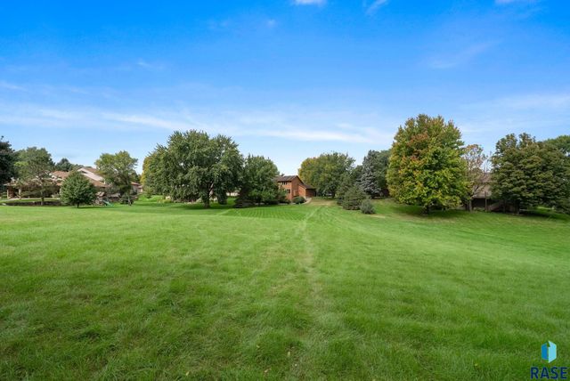 1506 S Gray Goose Cir Circle, Sioux Falls, SD 57110