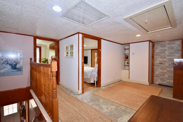 329 Wareham Rd, Marion, MA 02738