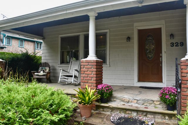 329 Wareham Rd, Marion, MA 02738
