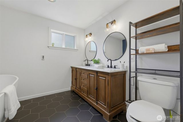 10612 Lake Steilacoom Drive SW, Lakewood, WA 98498