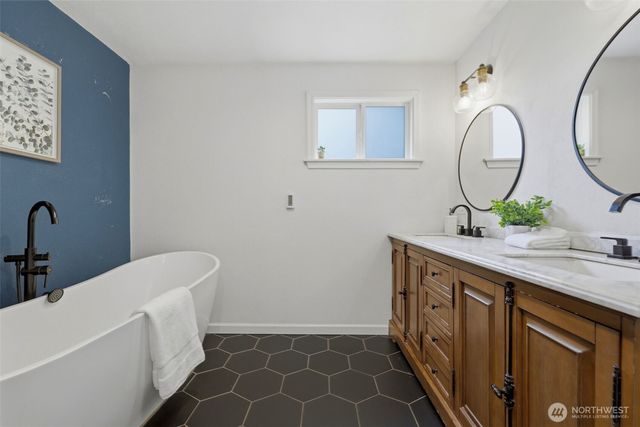 10612 Lake Steilacoom Drive SW, Lakewood, WA 98498