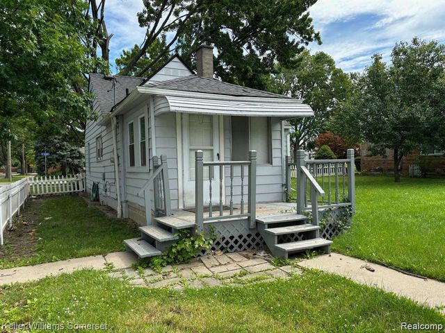 19800 Parkside Street, Saint Clair Shores, MI 48080