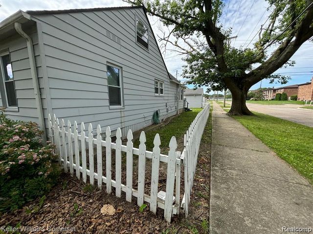 19800 Parkside Street, Saint Clair Shores, MI 48080