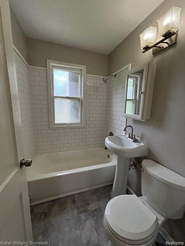 19800 Parkside Street, Saint Clair Shores, MI 48080