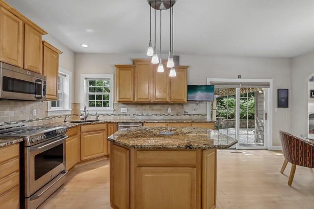 749 Prestwick COURT, Oconomowoc, WI 53066