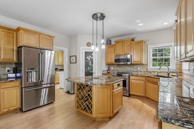749 Prestwick COURT, Oconomowoc, WI 53066