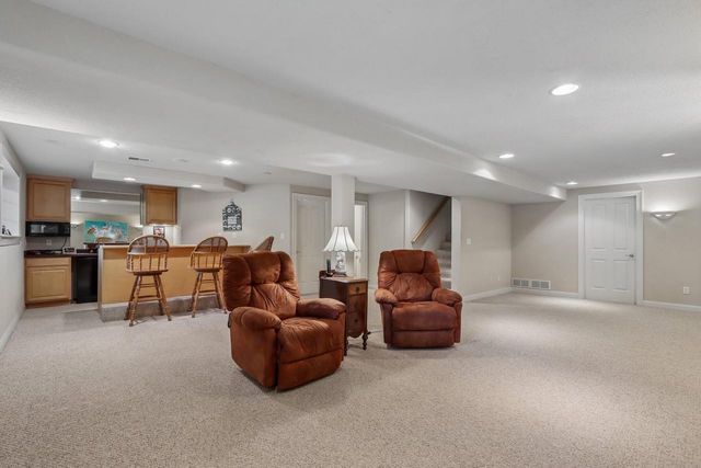 749 Prestwick COURT, Oconomowoc, WI 53066