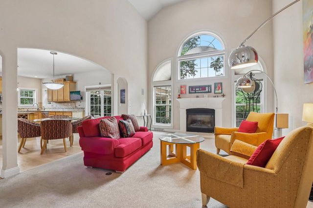 749 Prestwick COURT, Oconomowoc, WI 53066