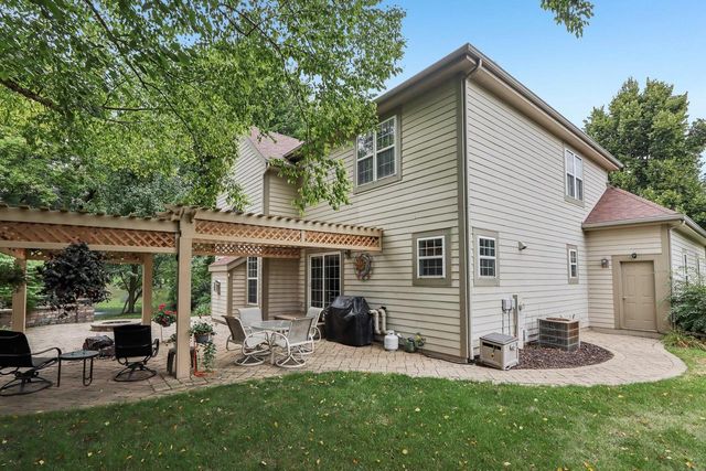 749 Prestwick COURT, Oconomowoc, WI 53066