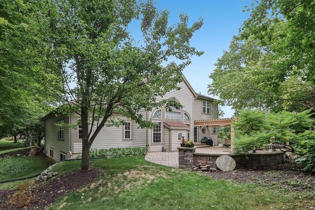 749 Prestwick COURT, Oconomowoc, WI 53066