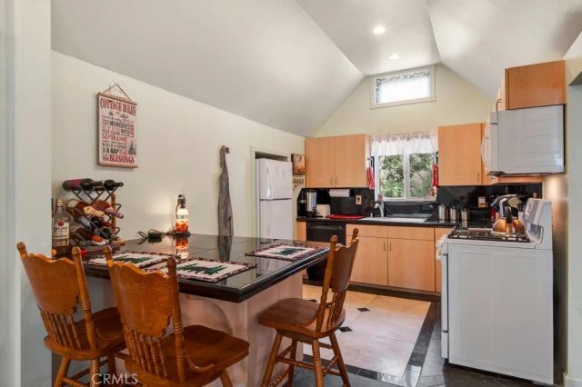 27538 Meadow Drive, Lake Arrowhead, CA 92352