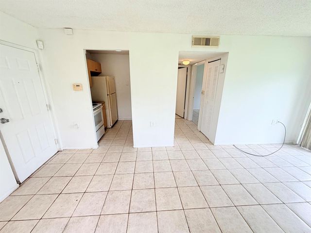 1089 N BENOIST FARMS Road 102, West Palm Beach, FL 33411