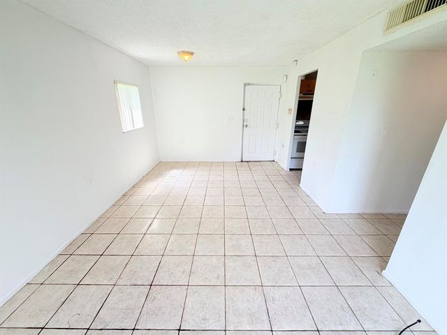 1089 N BENOIST FARMS Road 102, West Palm Beach, FL 33411
