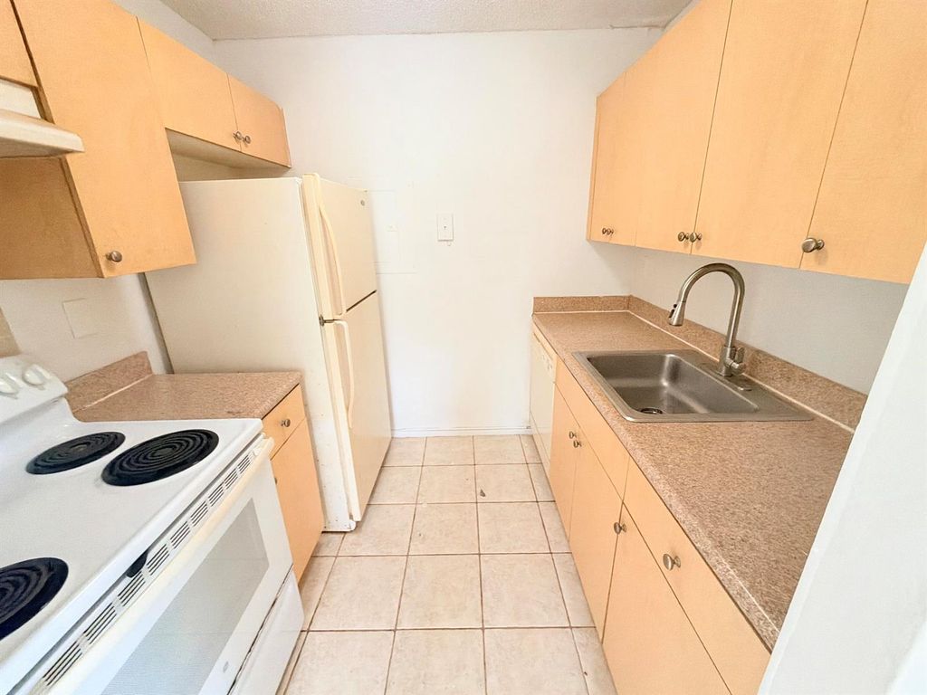 1089 N BENOIST FARMS Road 102, West Palm Beach, FL 33411