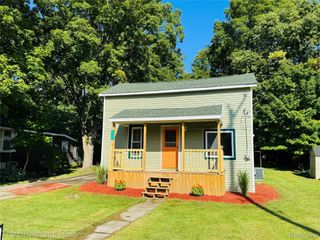 210 N Hazelton Street, Flushing, MI 48433