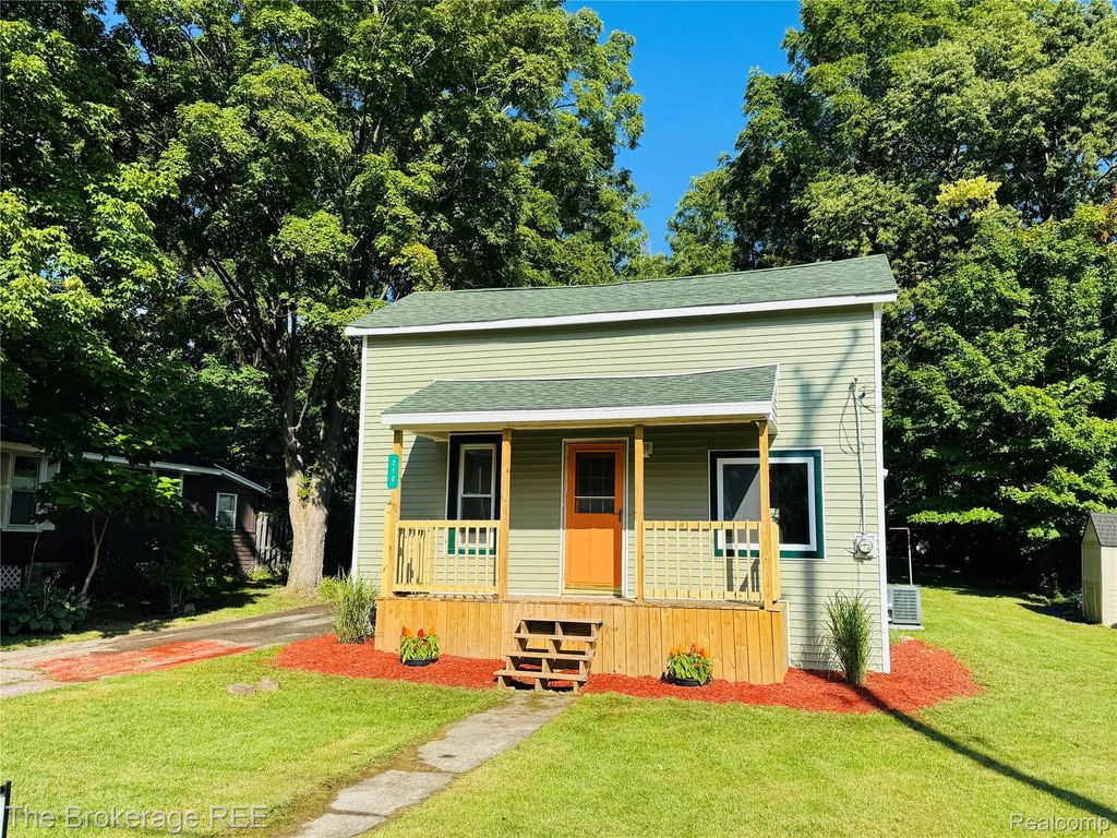 210 N Hazelton Street, Flushing, MI 48433