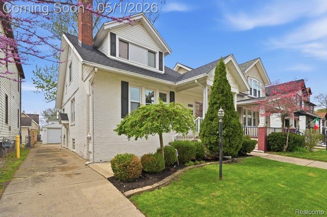 1373 Beaconsfield Avenue, Grosse Pointe Park, MI 48230