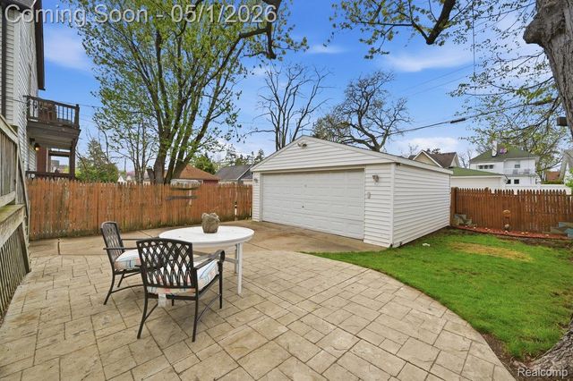 1373 Beaconsfield Avenue, Grosse Pointe Park, MI 48230