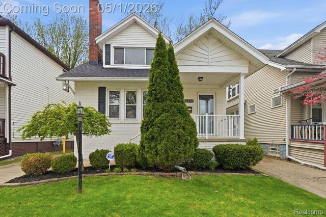 1373 Beaconsfield Avenue, Grosse Pointe Park, MI 48230