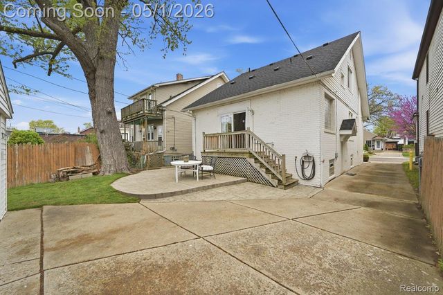 1373 Beaconsfield Avenue, Grosse Pointe Park, MI 48230