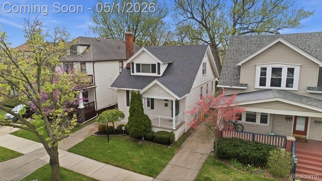 1373 Beaconsfield Avenue, Grosse Pointe Park, MI 48230
