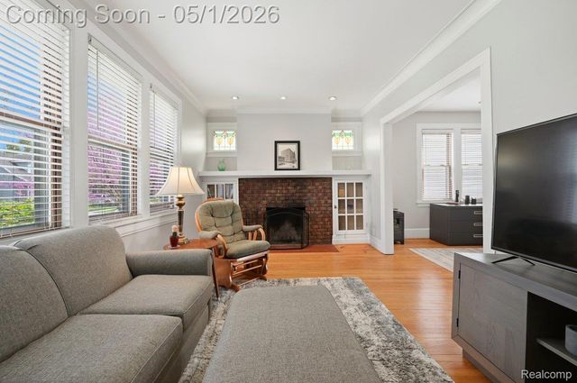1373 Beaconsfield Avenue, Grosse Pointe Park, MI 48230