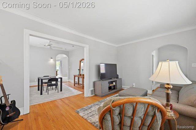1373 Beaconsfield Avenue, Grosse Pointe Park, MI 48230