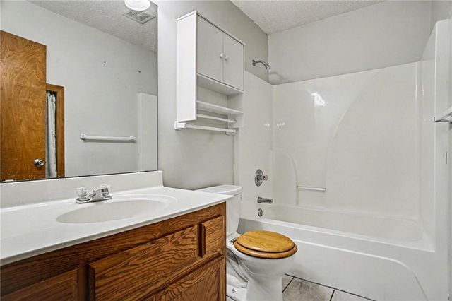 18600 Woodruff Street, Smithville, MO 64089