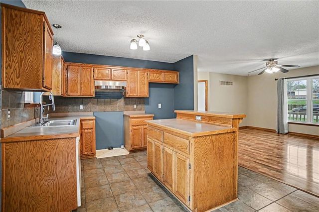 18600 Woodruff Street, Smithville, MO 64089