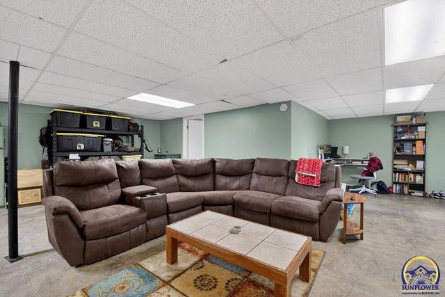 1503 SW 29th TER, Topeka, KS 66611