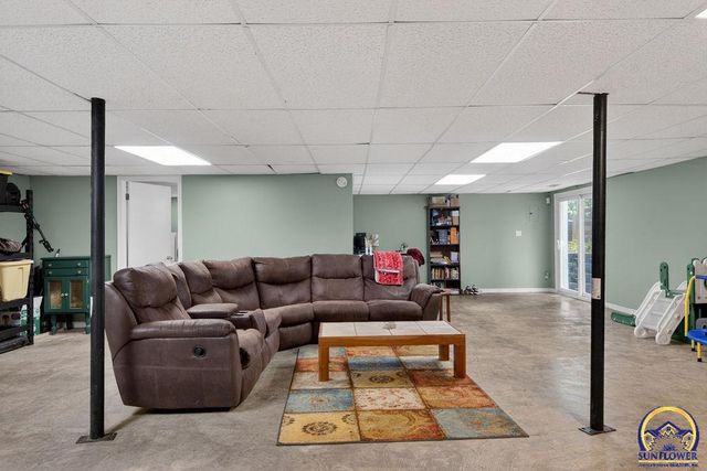 1503 SW 29th TER, Topeka, KS 66611