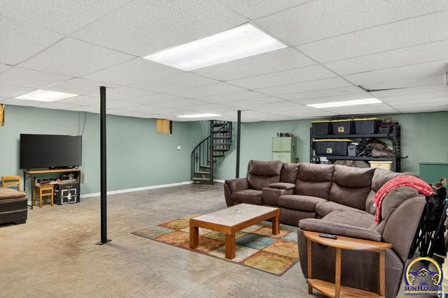 1503 SW 29th TER, Topeka, KS 66611