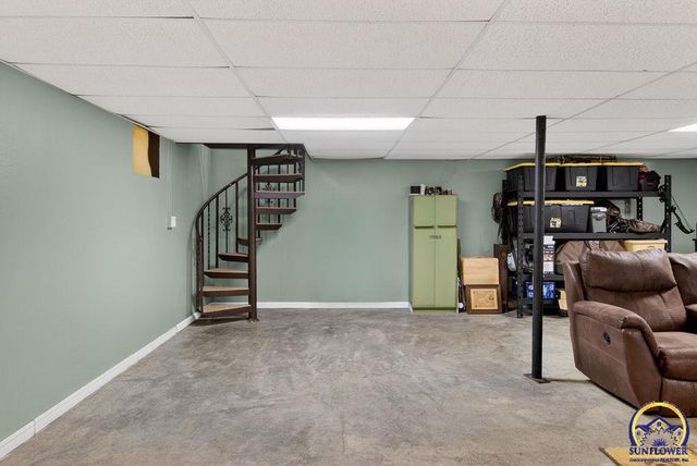1503 SW 29th TER, Topeka, KS 66611