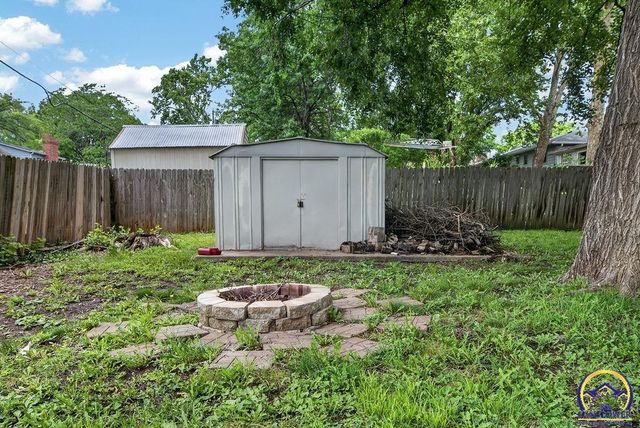 1503 SW 29th TER, Topeka, KS 66611