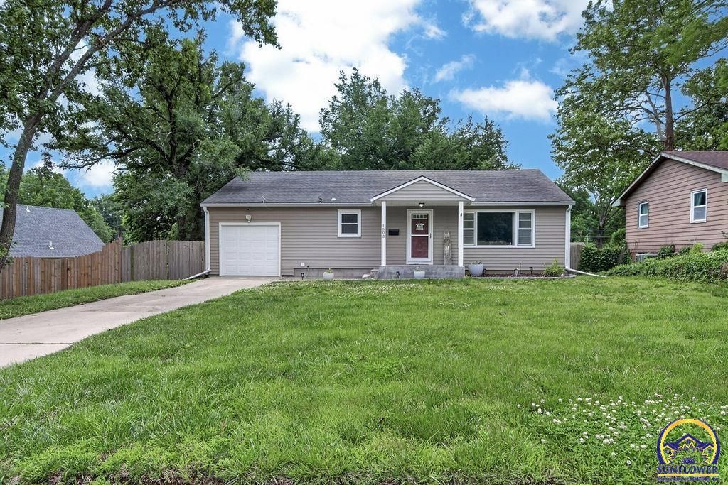 1503 SW 29th TER, Topeka, KS 66611