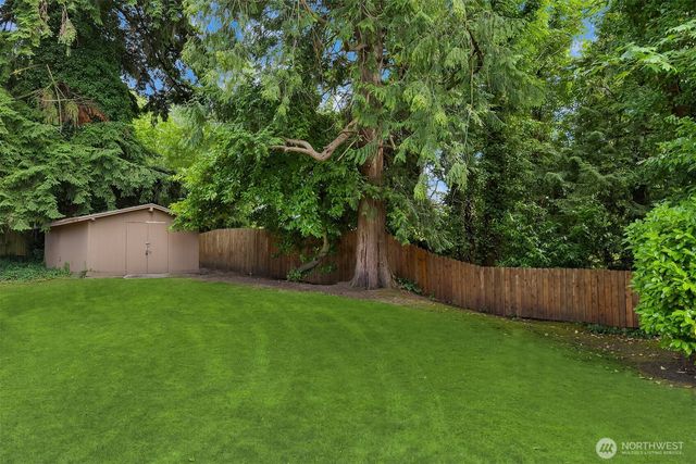 1816 114th Avenue NE, Bellevue, WA 98004