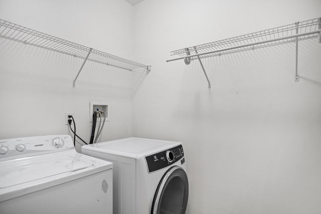 122 Johnson Woods Dr 103, Reading, MA 01867