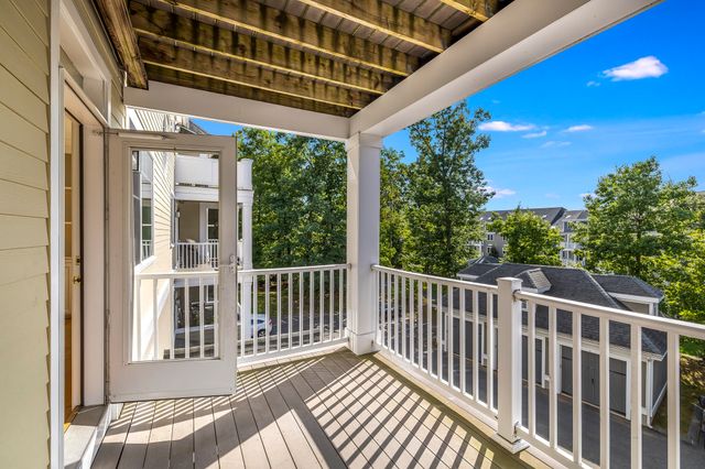 122 Johnson Woods Dr 103, Reading, MA 01867