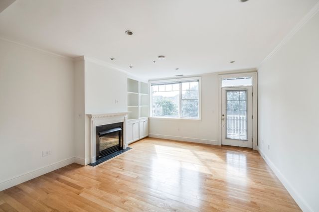 122 Johnson Woods Dr 103, Reading, MA 01867