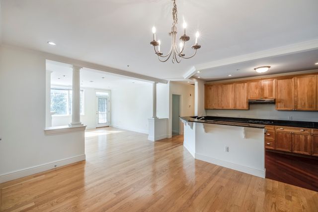 122 Johnson Woods Dr 103, Reading, MA 01867