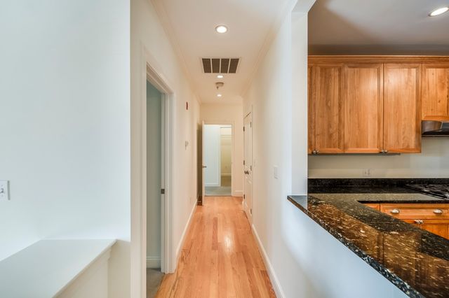 122 Johnson Woods Dr 103, Reading, MA 01867