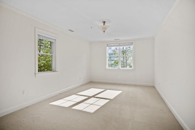 122 Johnson Woods Dr 103, Reading, MA 01867