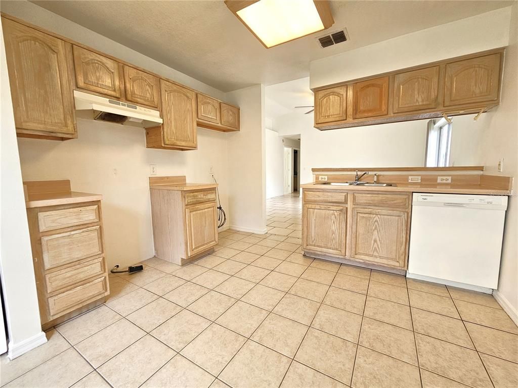Image 5 of property listing at Address unavailable.