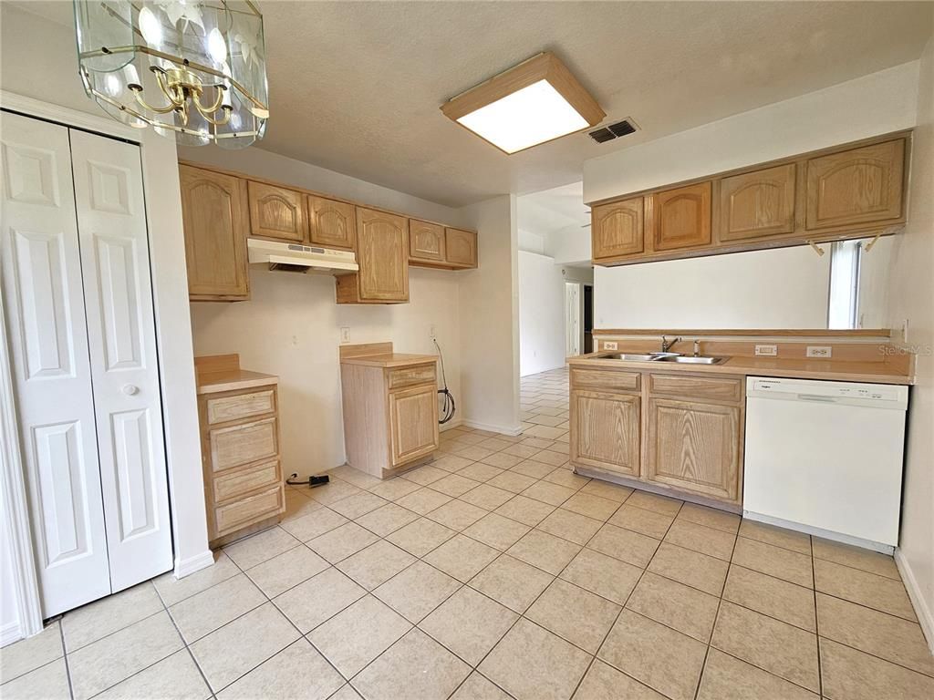 Image 6 of property listing at Address unavailable.