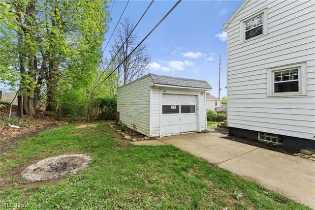1618 Hobart Avenue NE, Massillon, OH 44646