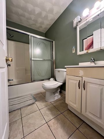 164 Union St 164, Lawrence, MA 01841