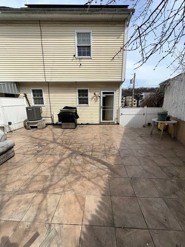 164 Union St 164, Lawrence, MA 01841