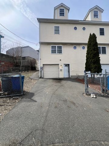 164 Union St 164, Lawrence, MA 01841