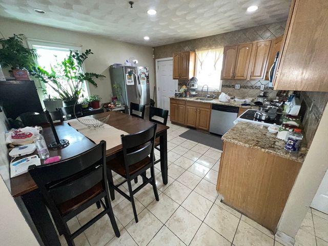 164 Union St 164, Lawrence, MA 01841