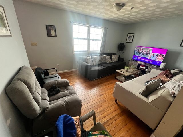 164 Union St 164, Lawrence, MA 01841